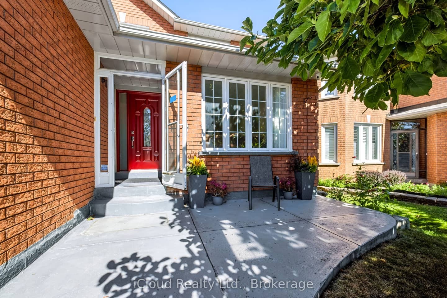 62 Castlehill Crescent, Brampton, ON L6X 4E1