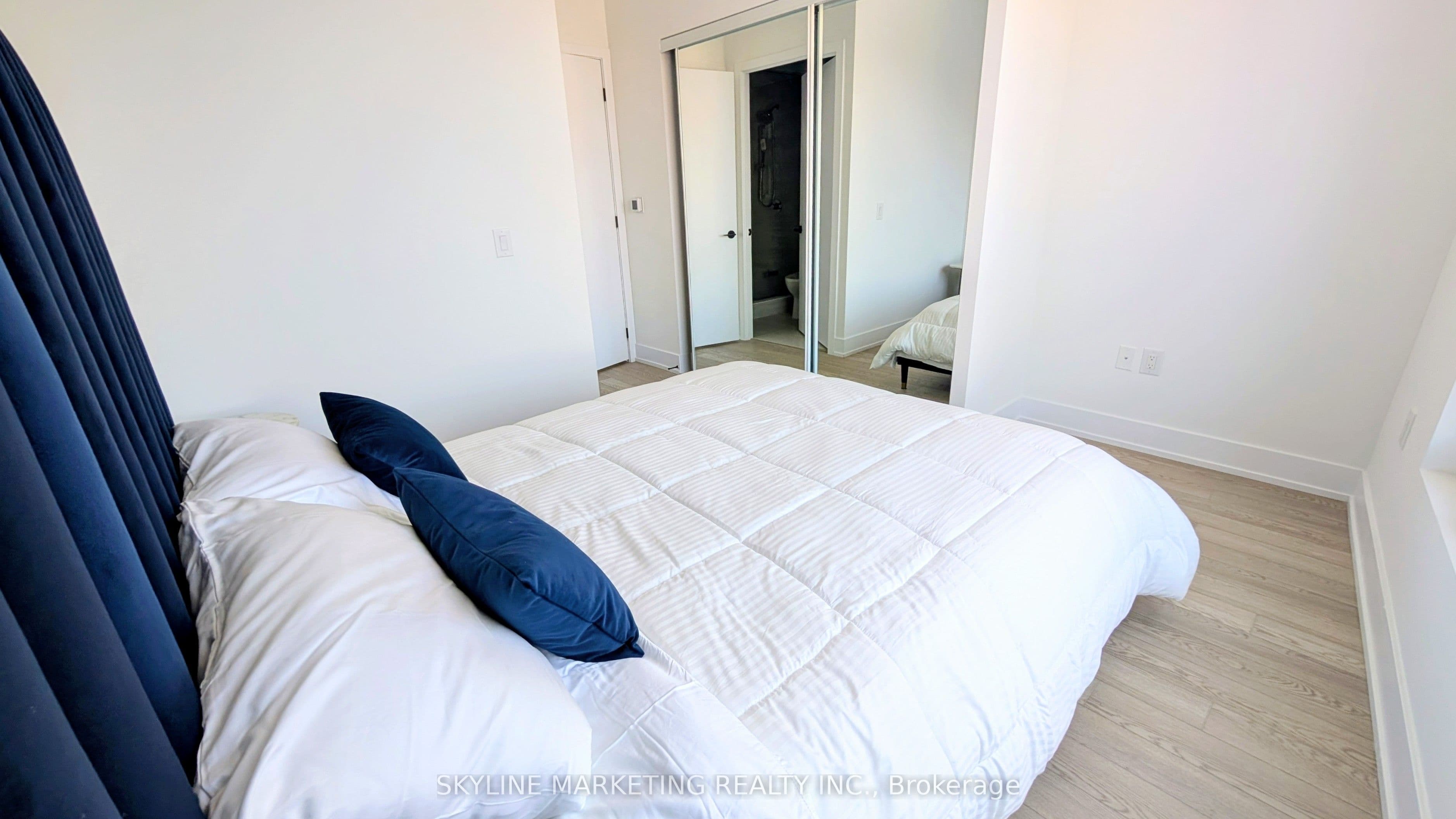 2450 Old Bronte Road 733, Oakville, ON L6M 5P6