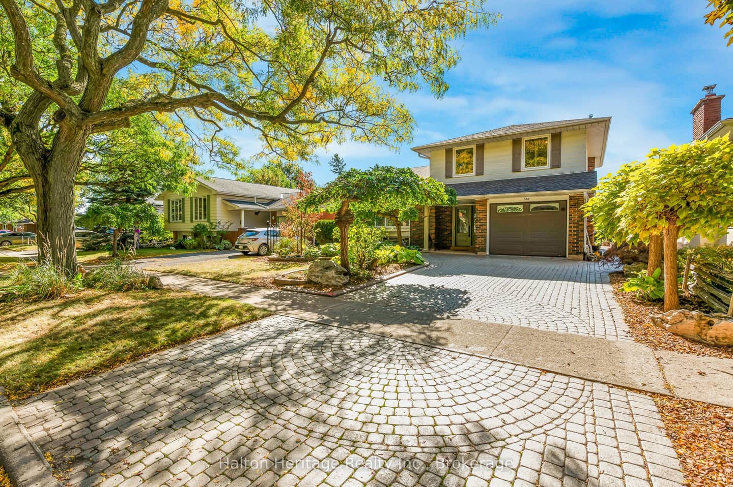 588 Louise Drive, Burlington, ON L7L 2T9