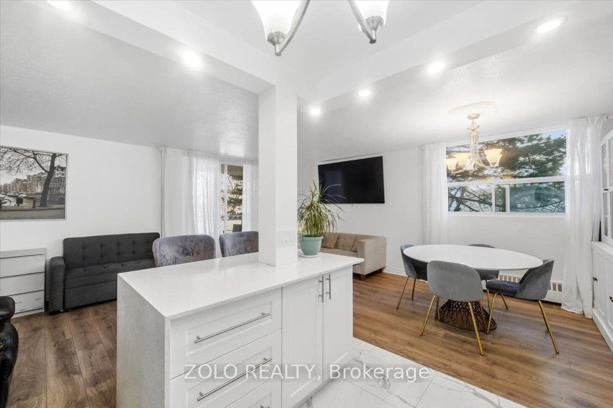 2345 Confederation Parkway 203, Mississauga, ON L5B 2H3