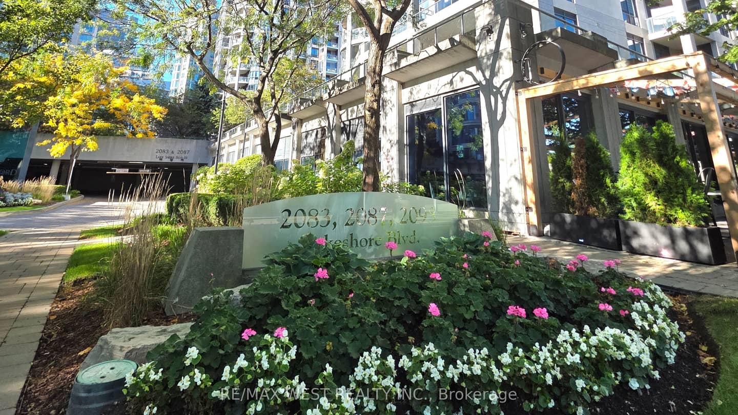 2083 Lake Shore Boulevard 914, Toronto, ON M8V 4G2