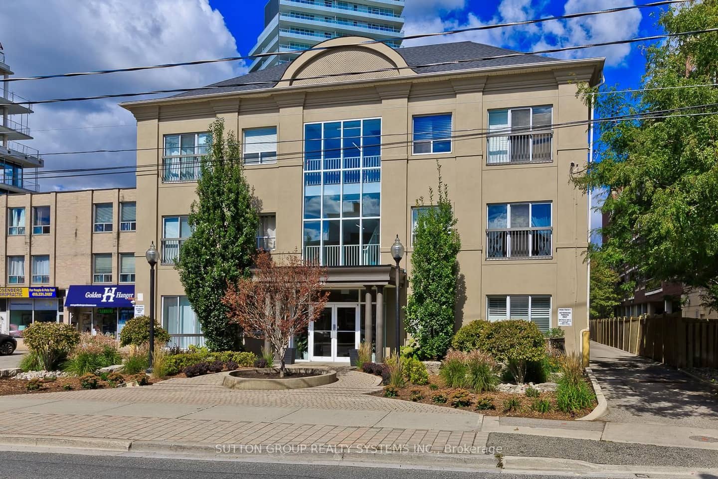 4198 Dundas Street W 311, Toronto, ON M8X 1Y6