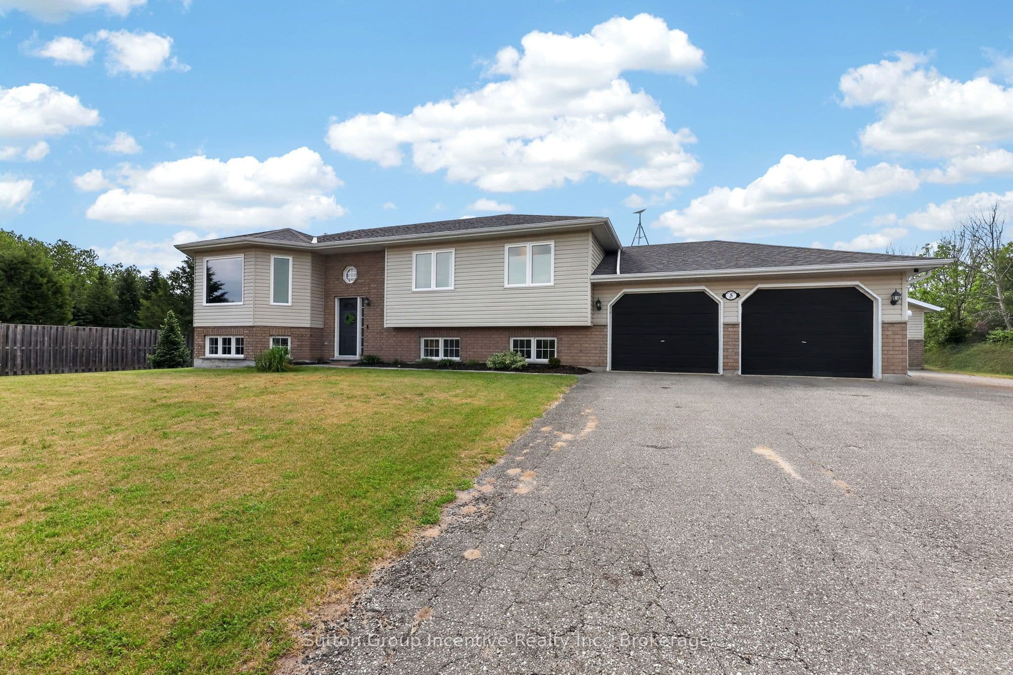 5 Marl Creek Drive, Springwater, ON L0L 2K0