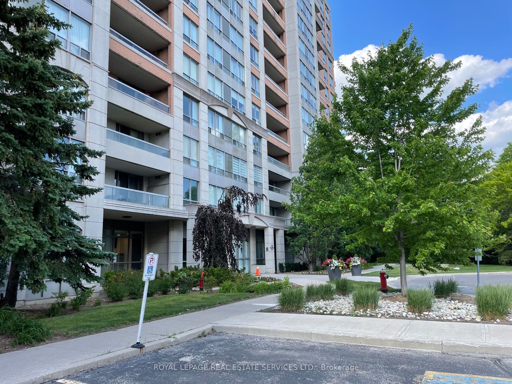 29 Northern Heights Drive 203, Richmond Hill, ON L4B 4L8