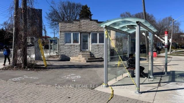 104 Danforth Road, Toronto, ON M1L 3W7
