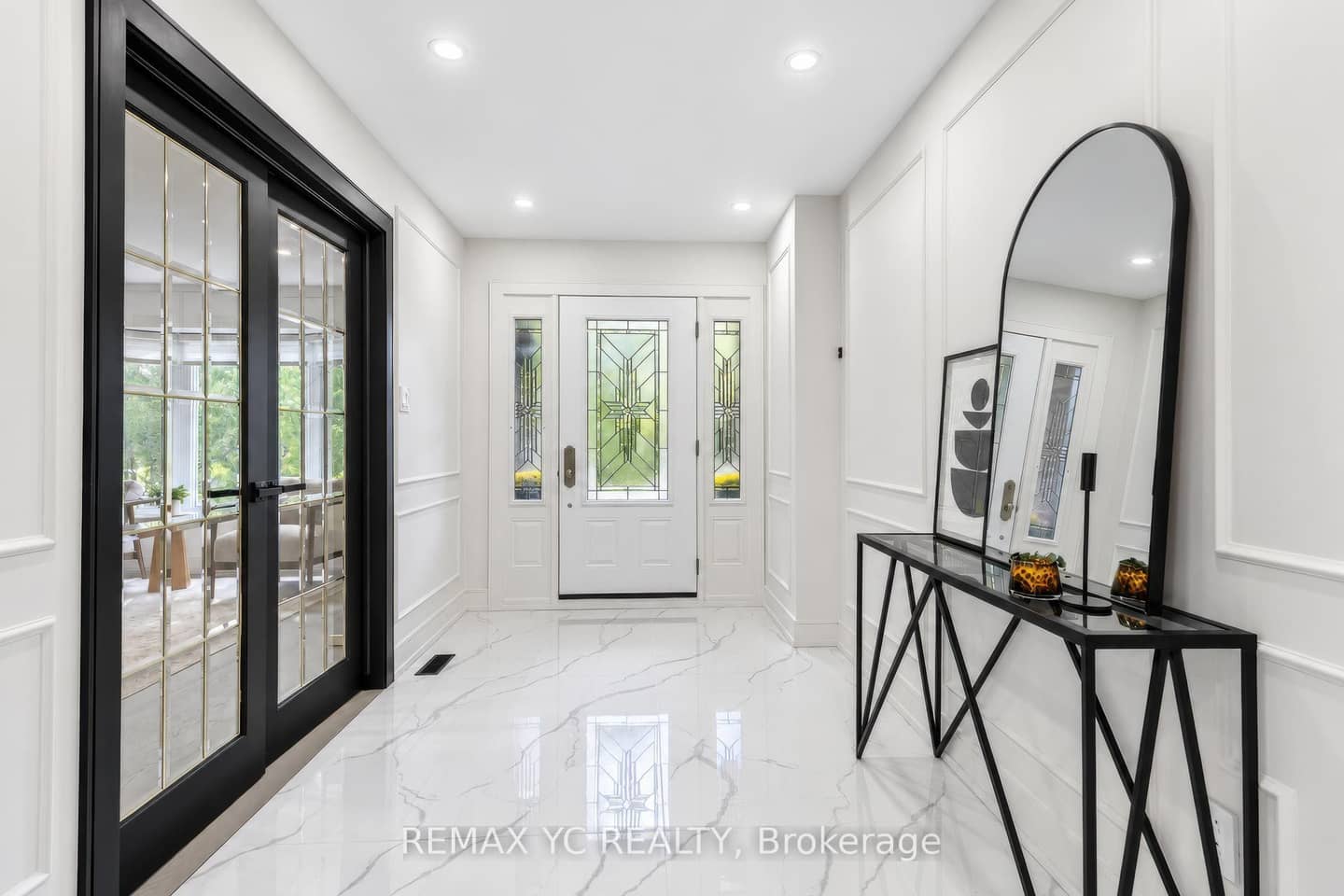 4 Simmons Crescent, Aurora, ON L4G 6B4