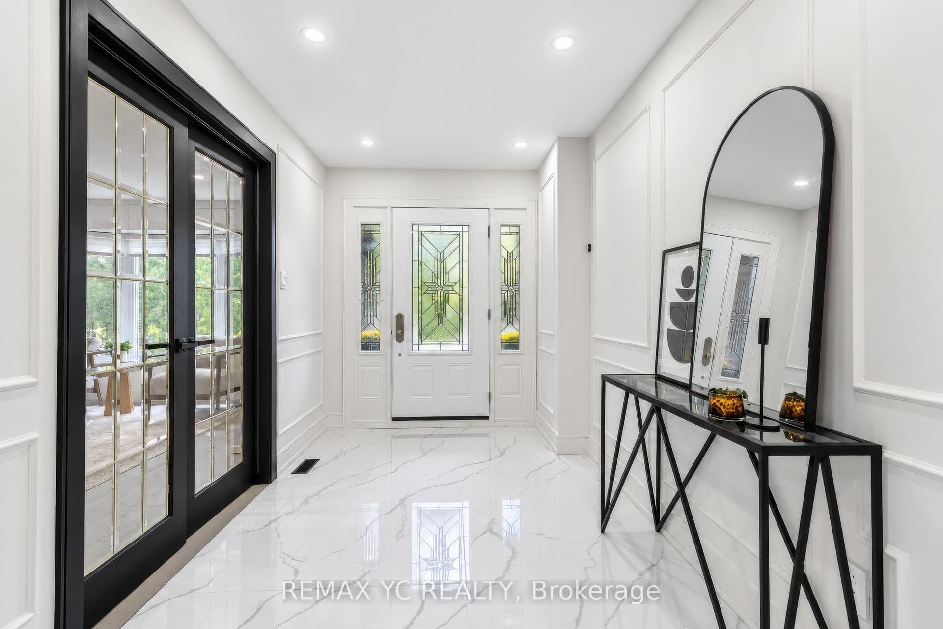 4 Simmons Crescent, Aurora, ON L4G 6B4