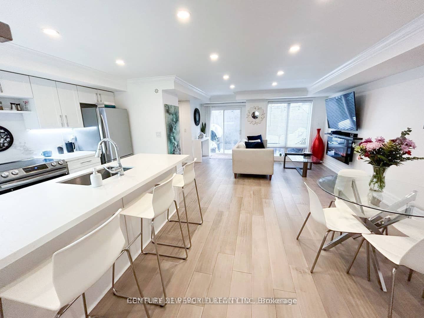 2 Dunsheath Way 109, Markham, ON L6B 1N3