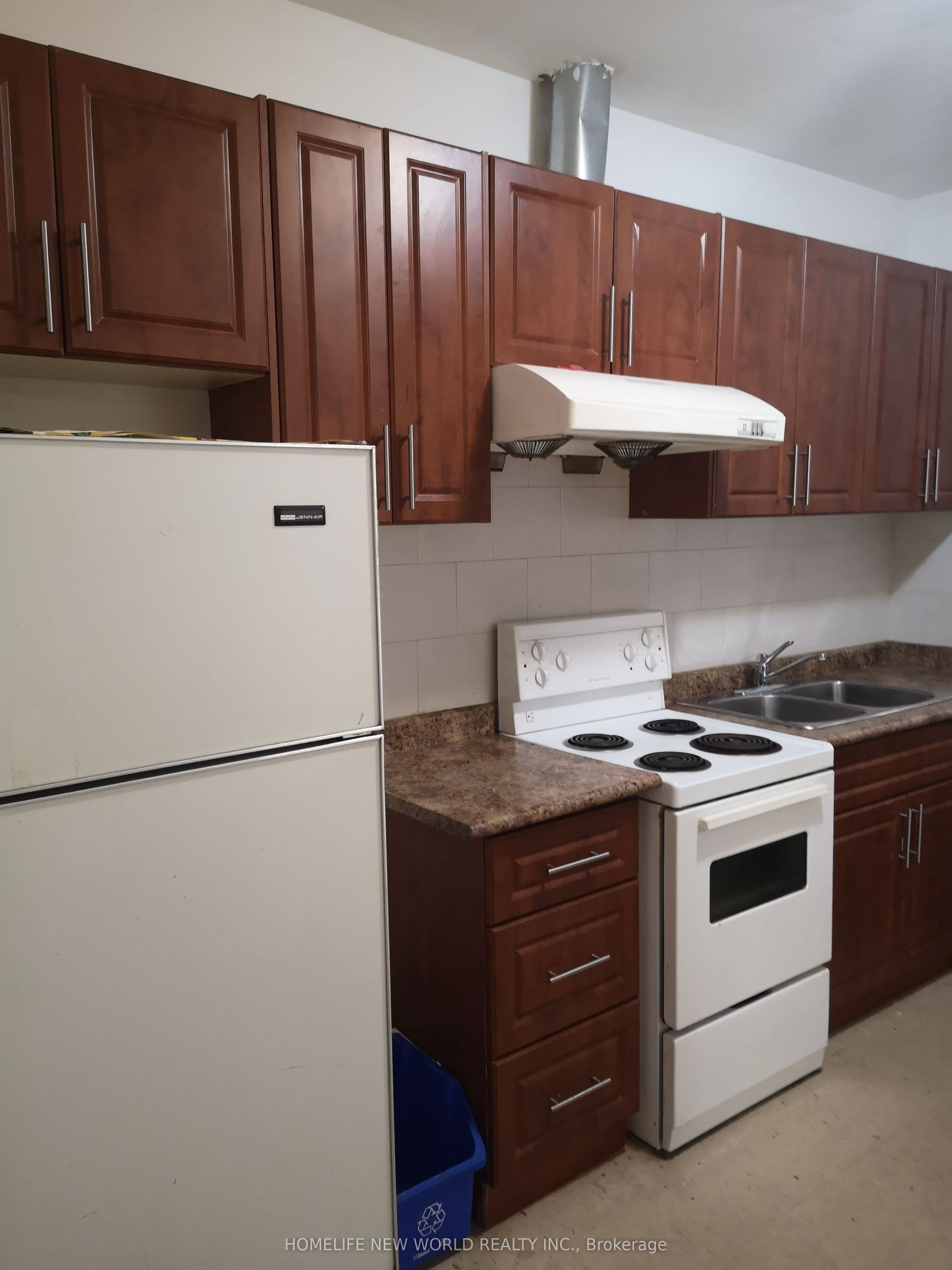 584 Dundas Street W, Toronto, ON M5T 1H5