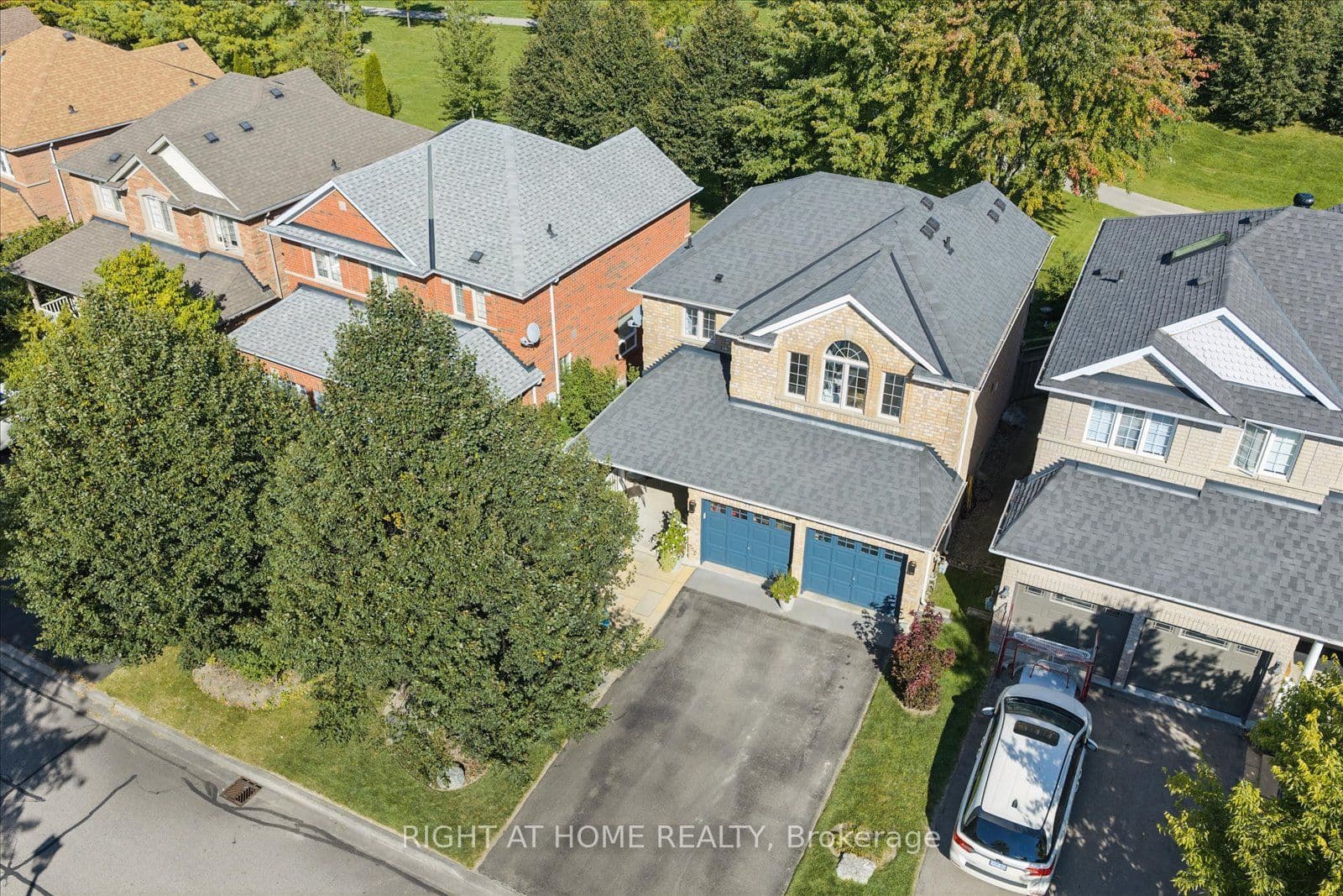 77 Shoniker Drive, Newmarket, ON L3X 2Z3