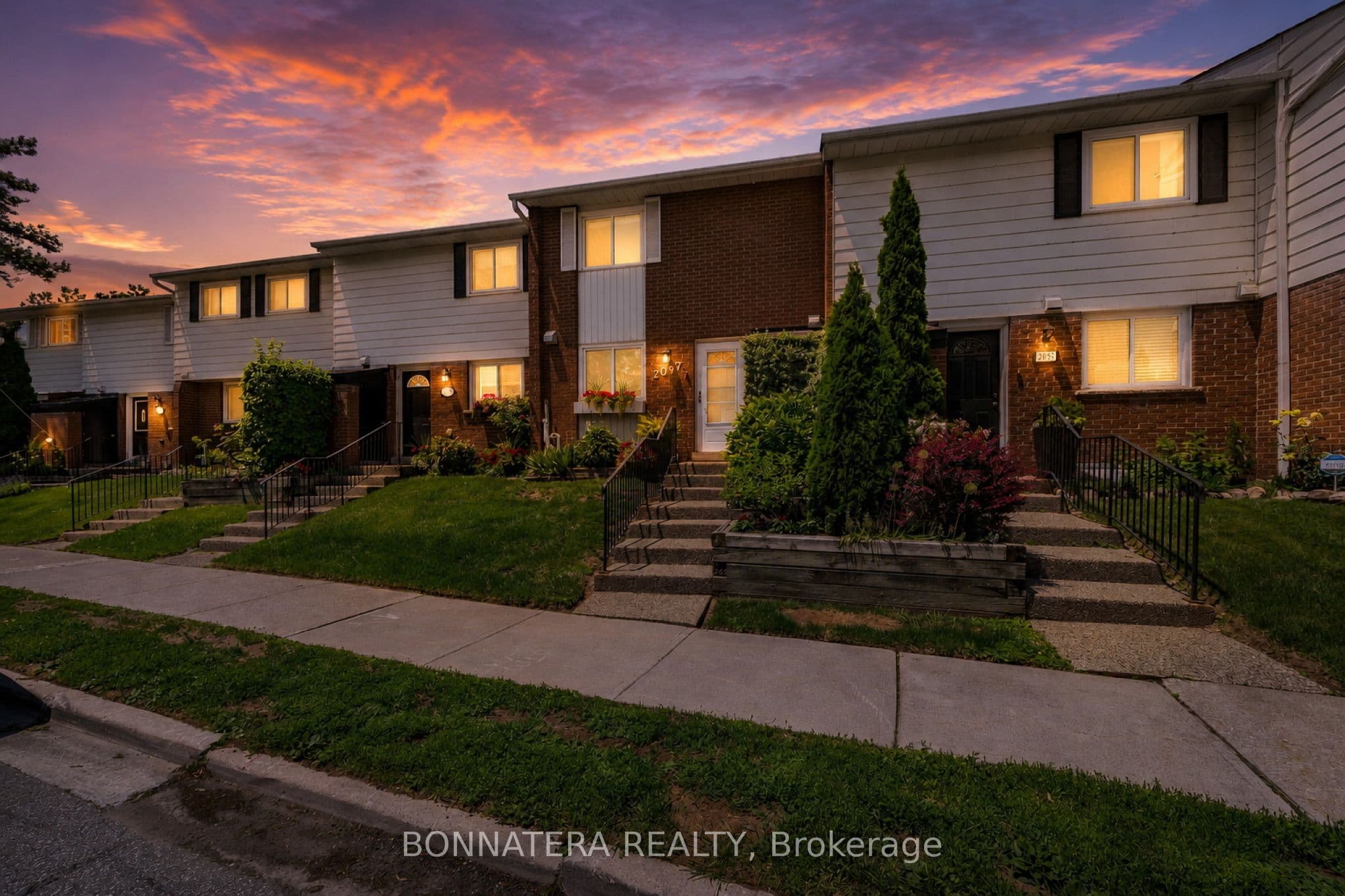 2097 Marine Drive, Oakville, ON L6L 1B8
