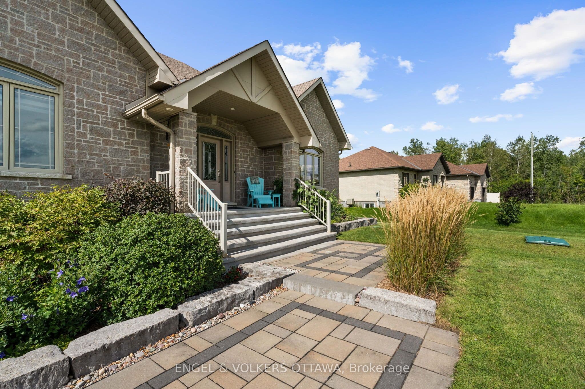 557 Tullamore Street, Blossom Park - Airport and Area, ON K1X 0A2