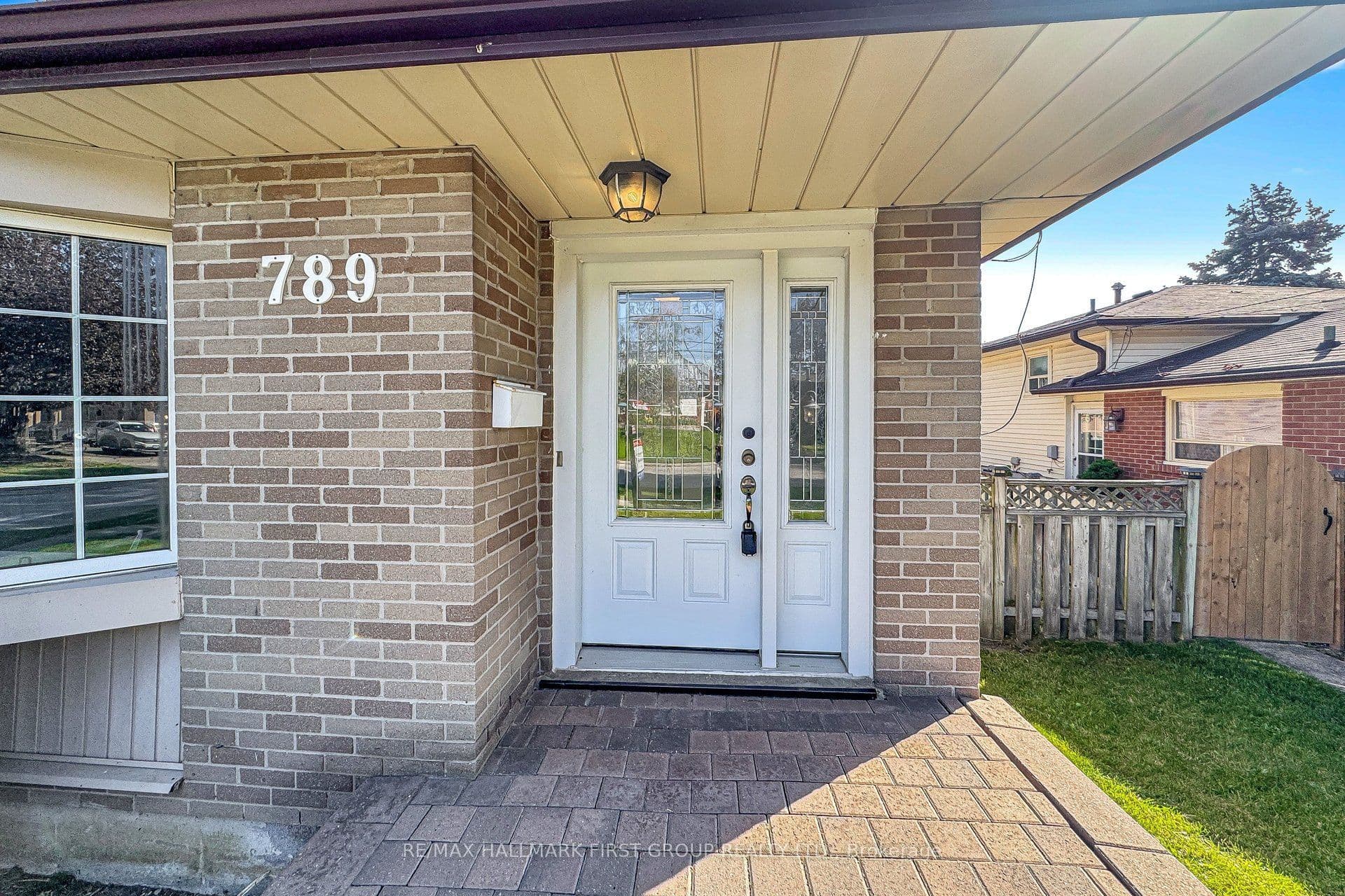 789 Hillcrest Road, Pickering, ON L1W 2P5