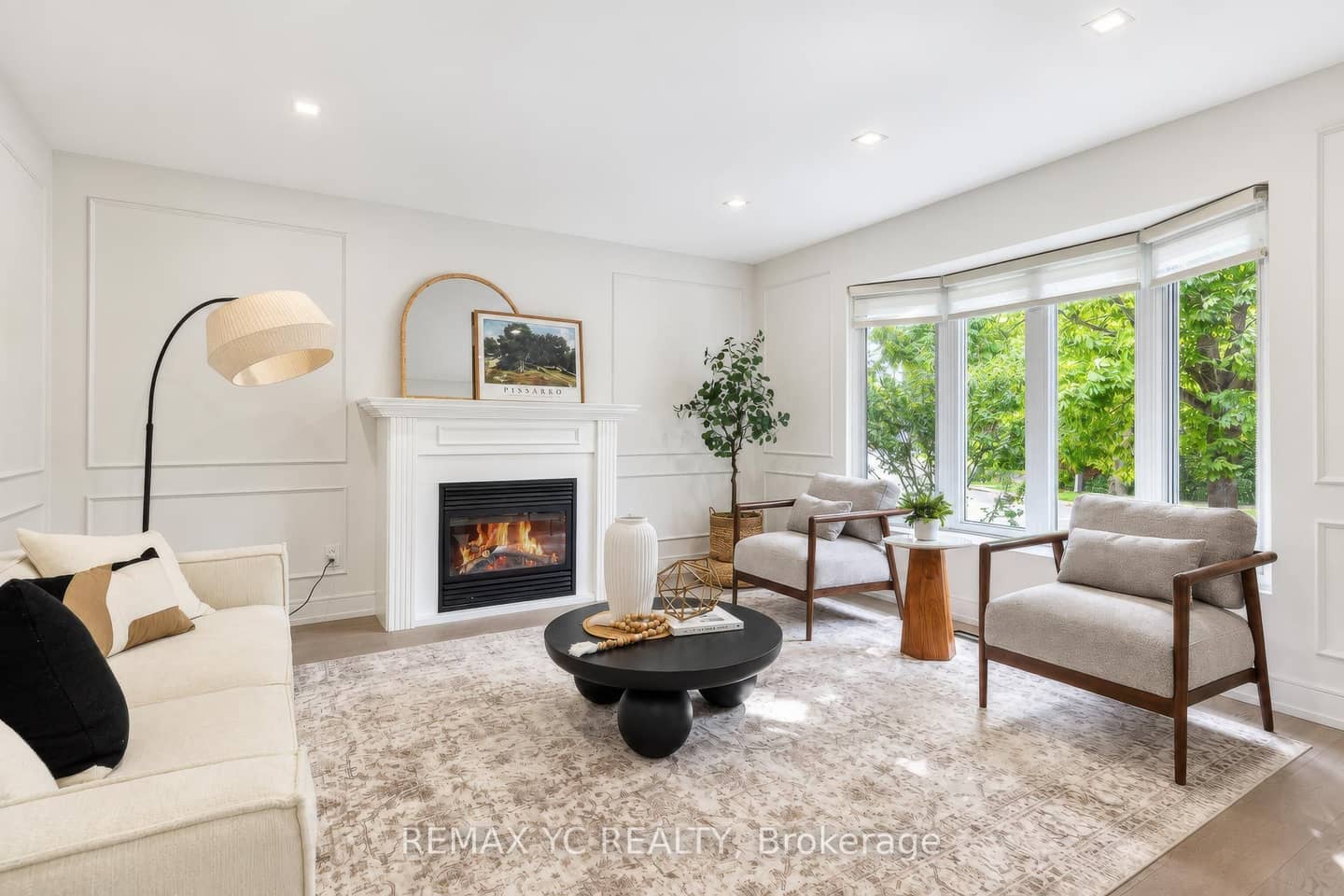 4 Simmons Crescent, Aurora, ON L4G 6B4