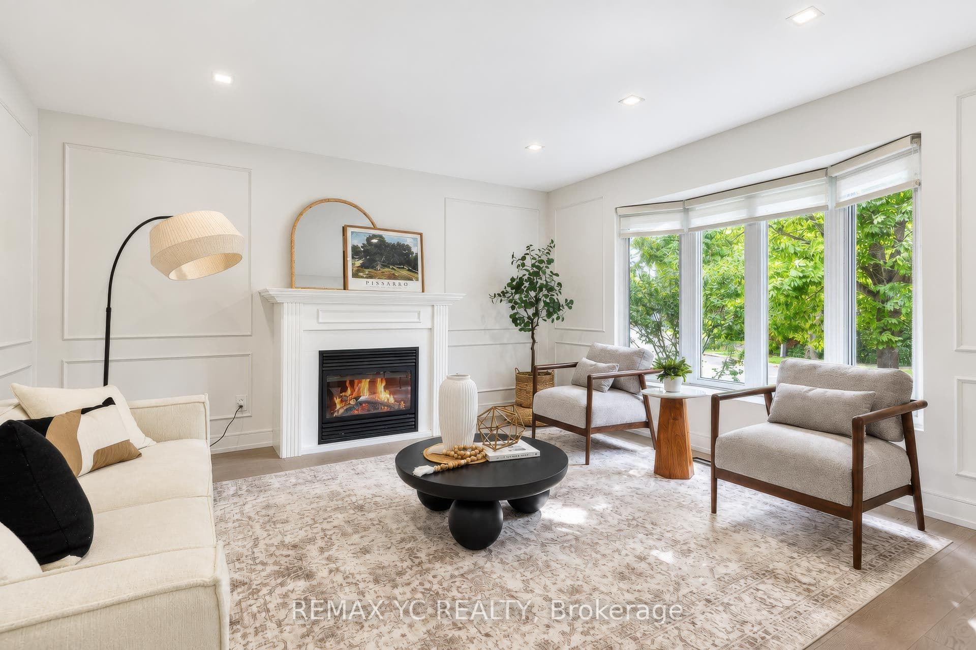 4 Simmons Crescent, Aurora, ON L4G 6B4
