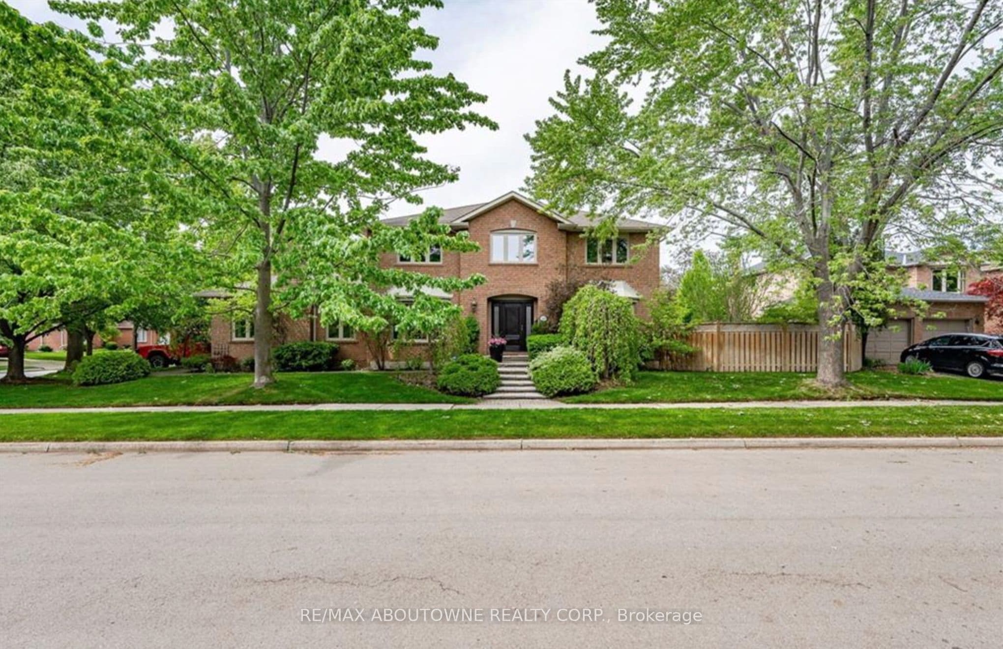 500 Blenheim Crescent, Oakville, ON L6J 6P7