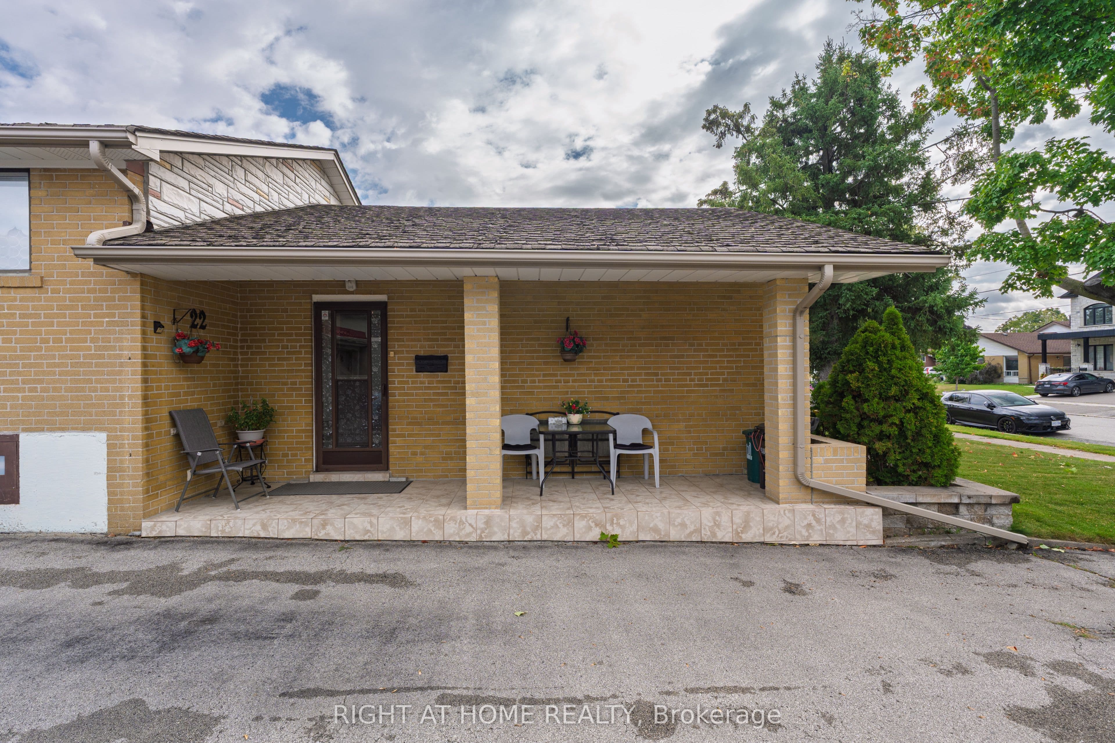 22 Monterrey Drive, Toronto, ON M9V 1S8