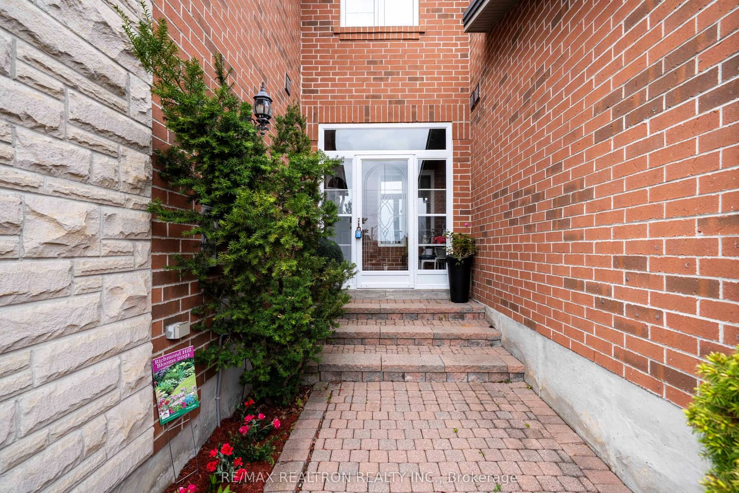 36 Edgemont Court, Richmond Hill, ON L4S 2H8