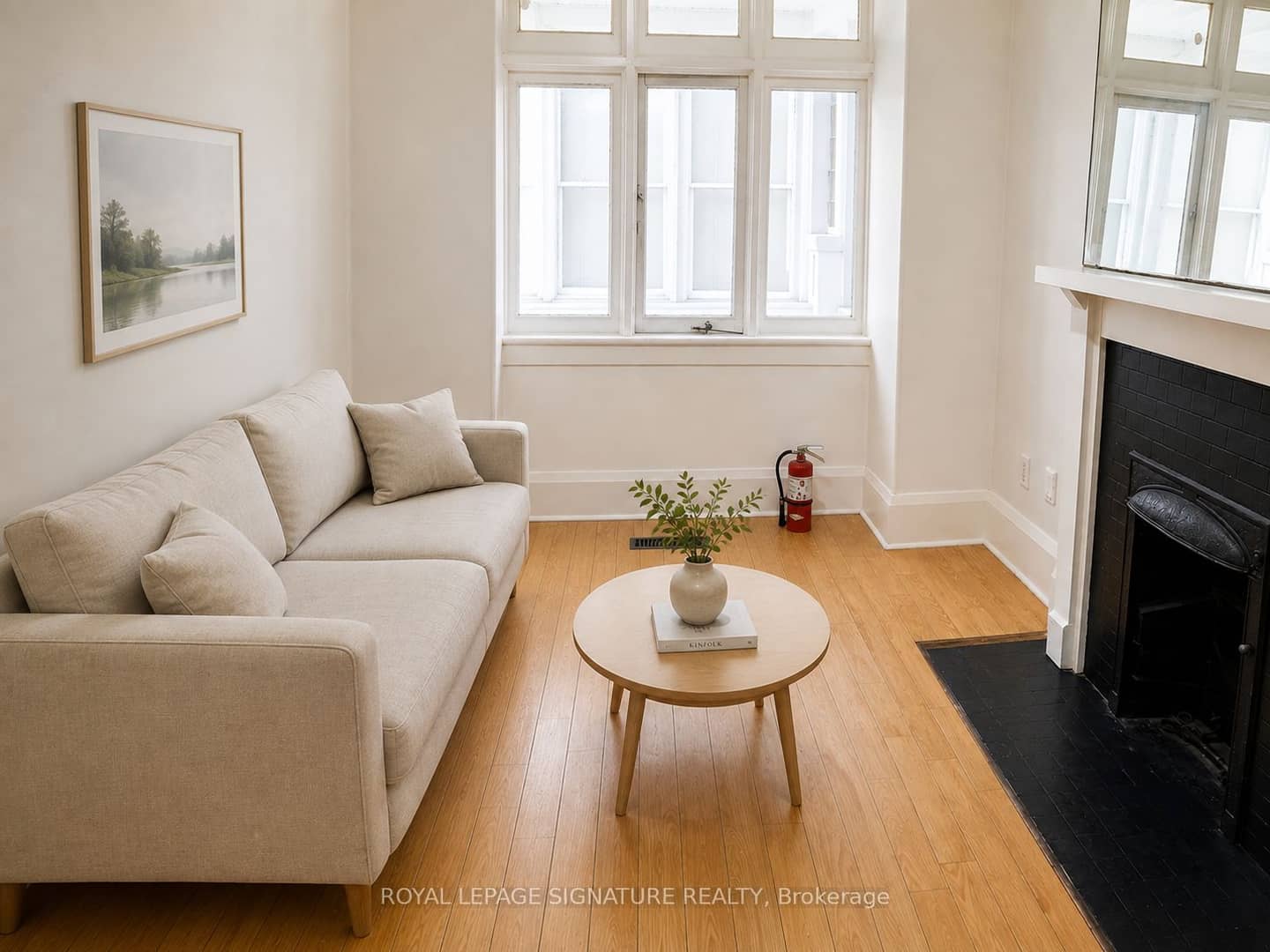 916 Woodbine Avenue, Toronto, ON M4C 4B7