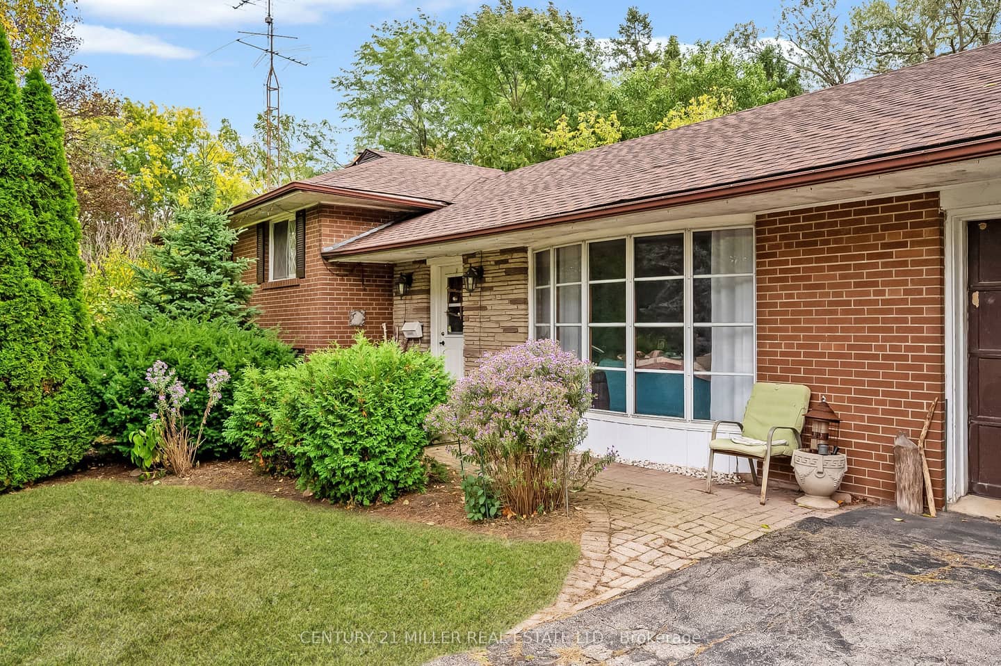 1342 Sedgewick Crescent, Oakville, ON L6L 1X8