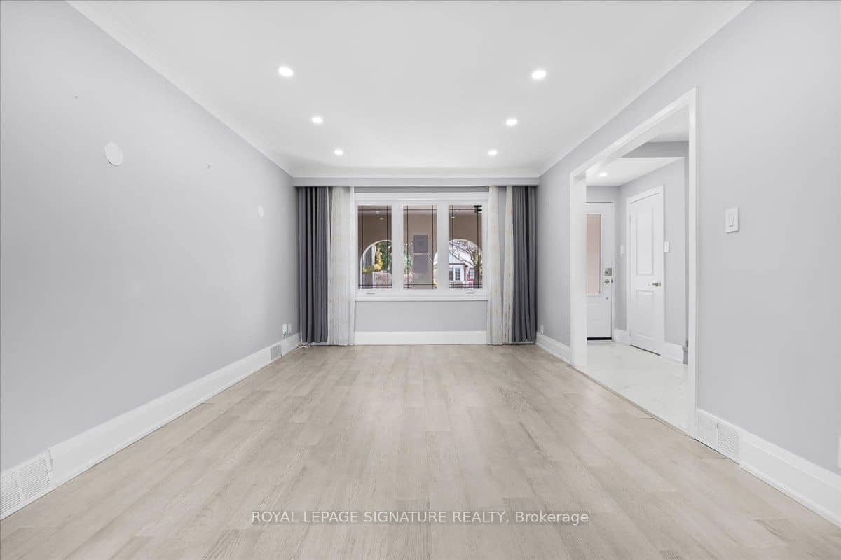 90A Bicknell Avenue, Toronto, ON M6M 4G7