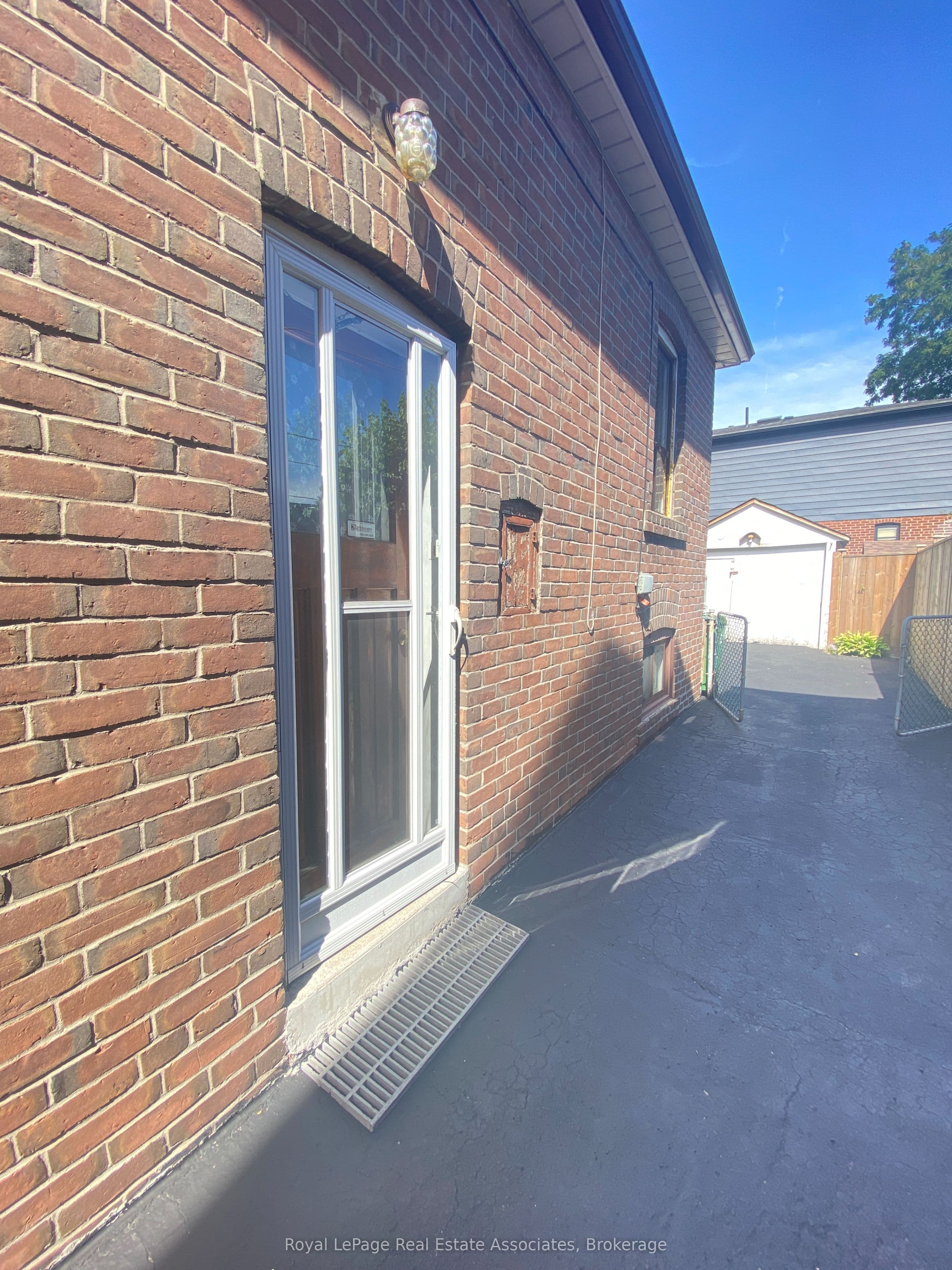 97 Oak Park Avenue Lower, Toronto, ON M4C 4M6