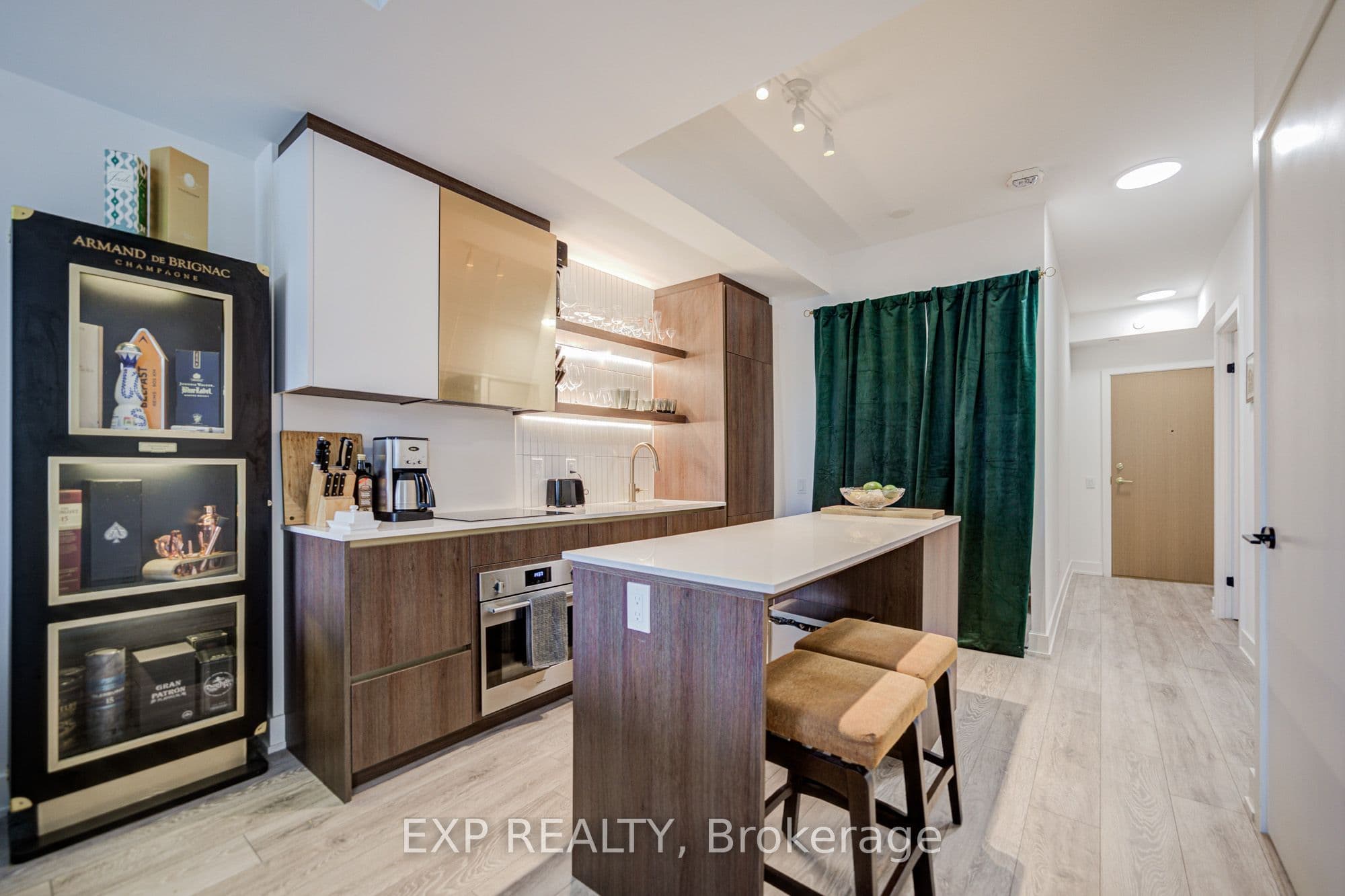 1285 Queen Street E 211, Toronto, ON M4L 1C2