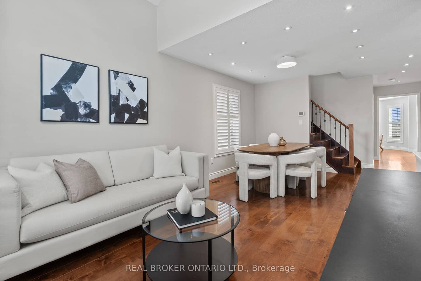 2349 Falkland Crescent, Oakville, ON L6M 4Y1