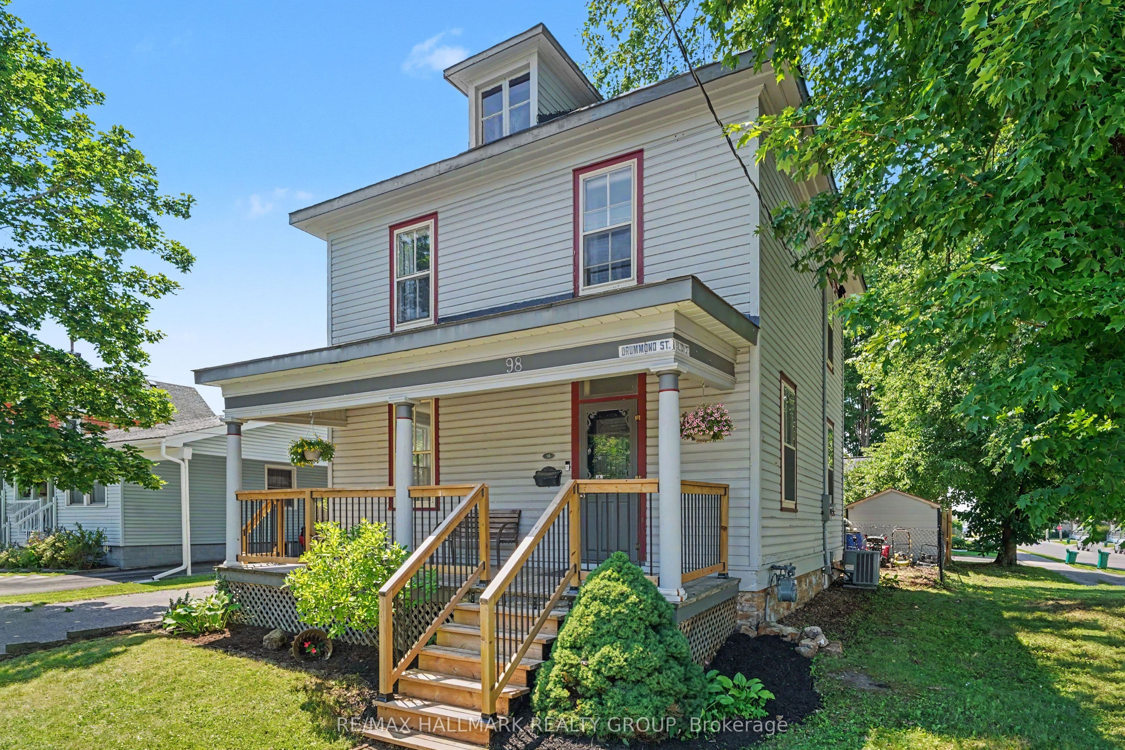 98 Drummond Street E, Perth, ON K7H 1H1
