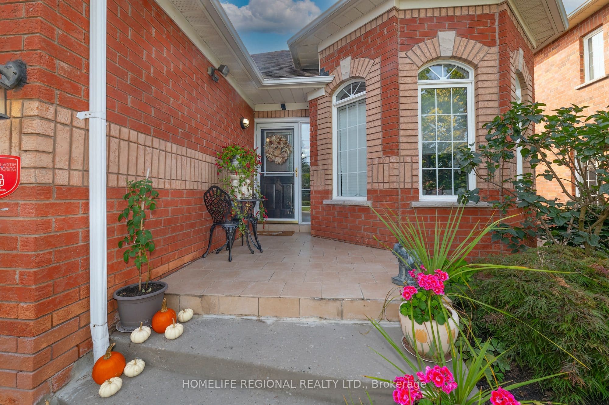 40 Arnold Crescent, Whitby, ON L1M 1H9