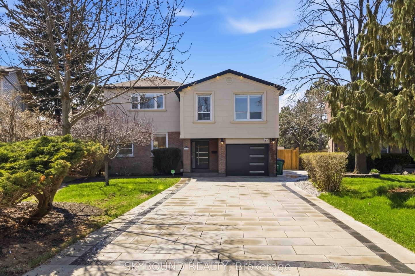 2711 Spruce Needle Court, Mississauga, ON L5L 1N2