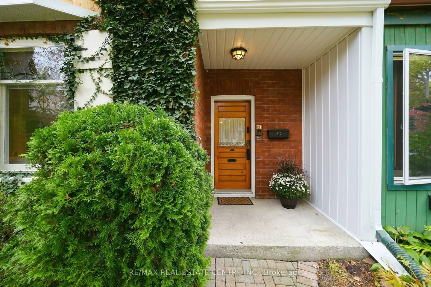 71 Lyall Avenue, Toronto, ON M4E 1W1
