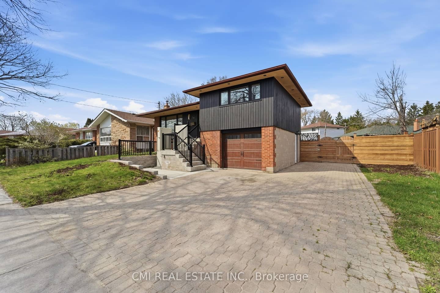 39 Earlton Road, Toronto, ON M1T 2R4