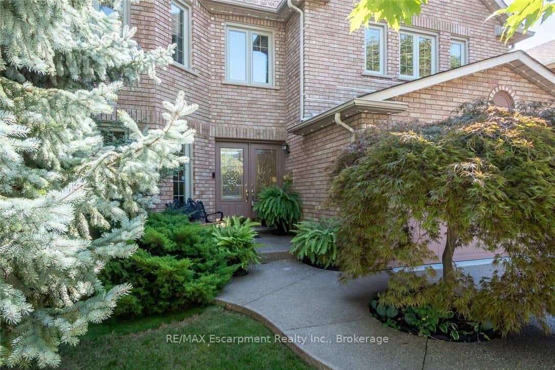 1348 Fieldcrest Lane, Oakville, ON L6M 2W8