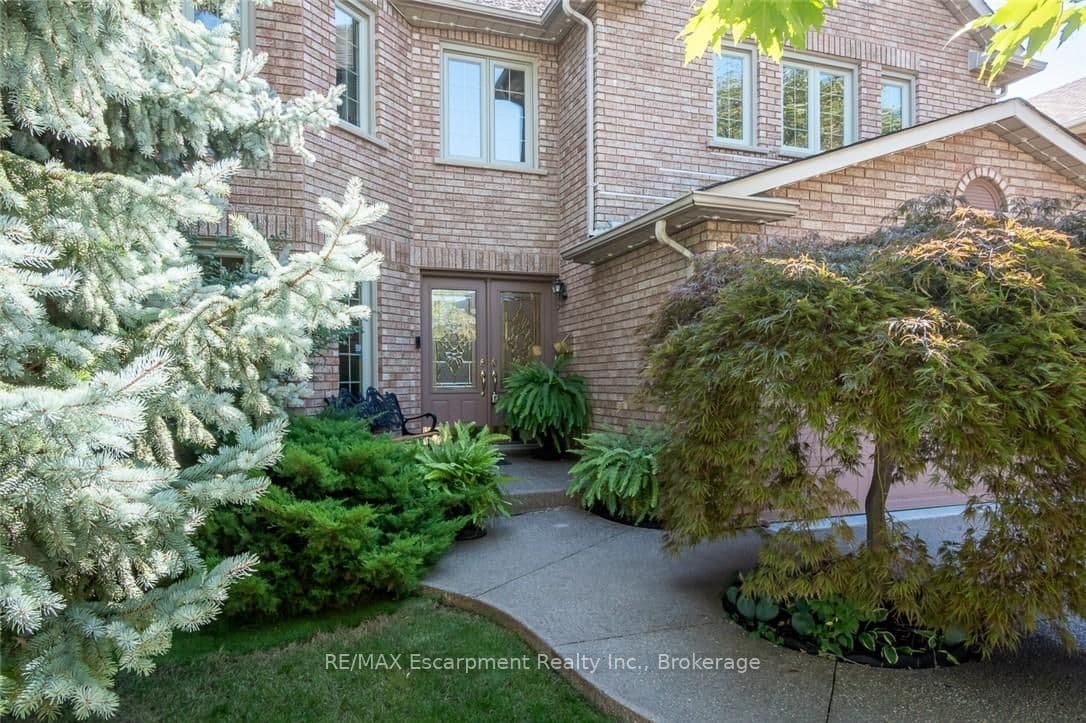 1348 Fieldcrest Lane, Oakville, ON L6M 2W8