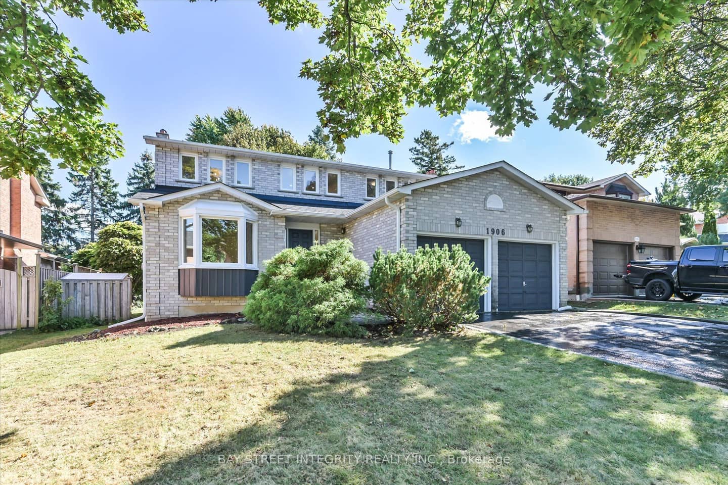 1906 Stoneybrook Court, Mississauga, ON L5L 3W2