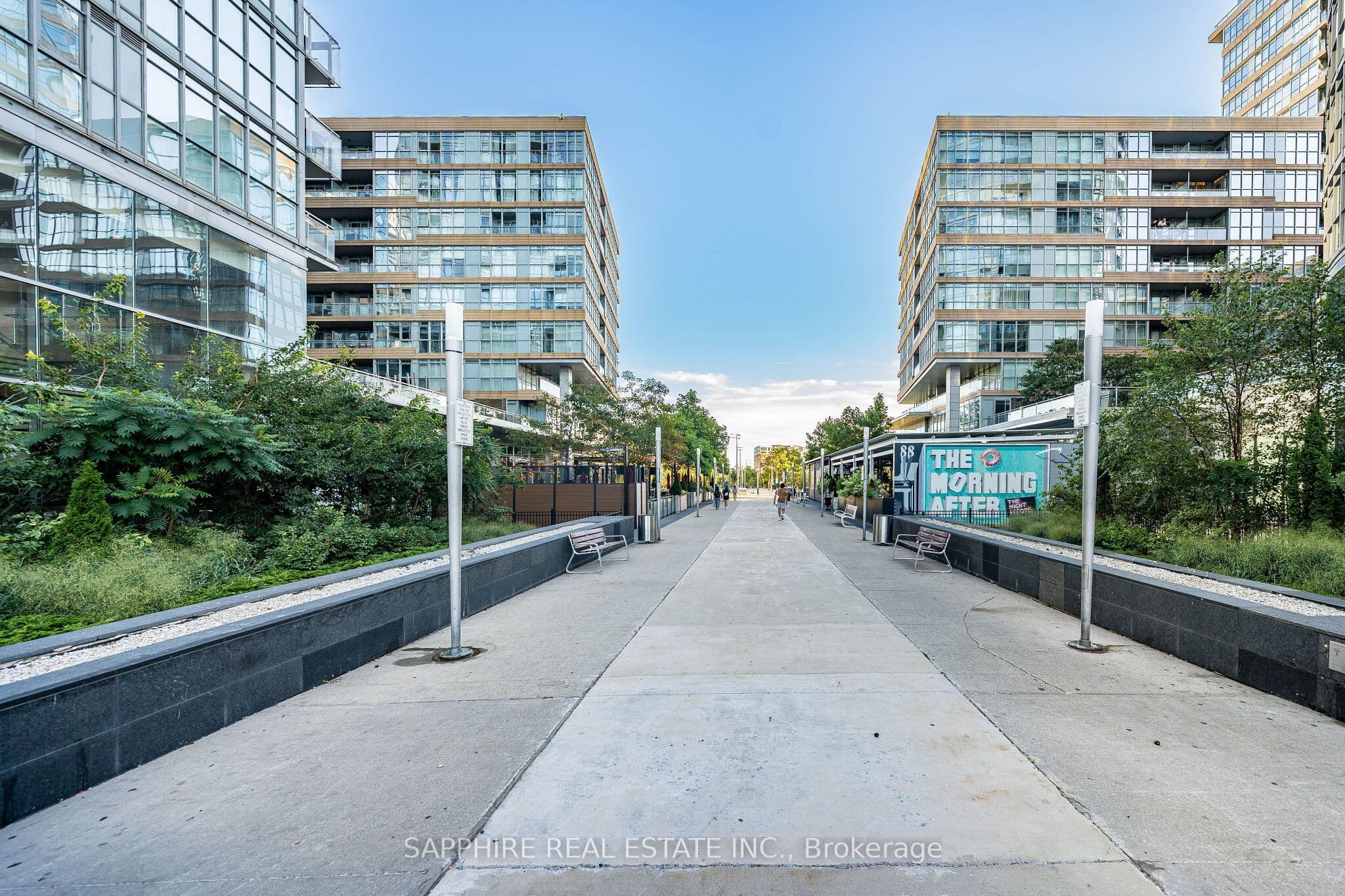 15 Iceboat Terrace 541, Toronto, ON M5V 4A5