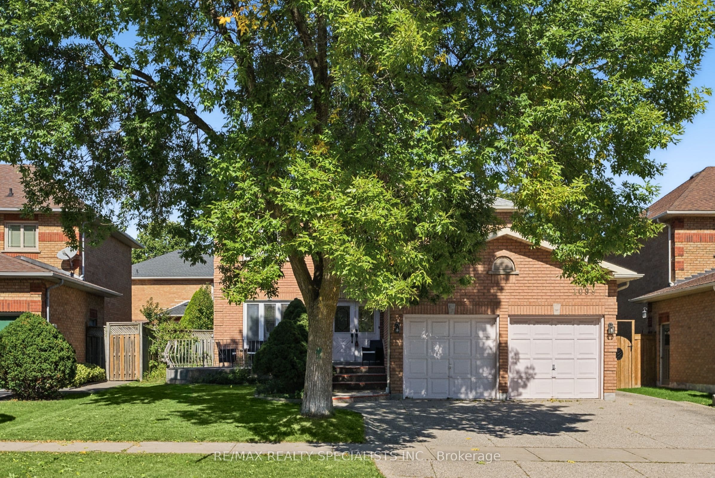 1099 Thoresby Drive, Oakville, ON L6J 7M6