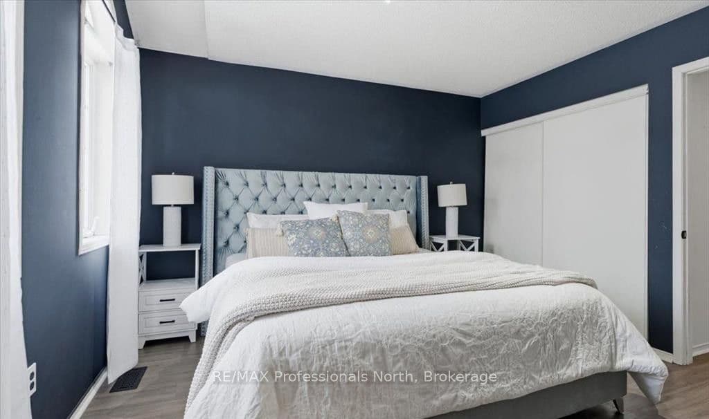 98 Roxton Road, Oakville, ON L6H 6V4