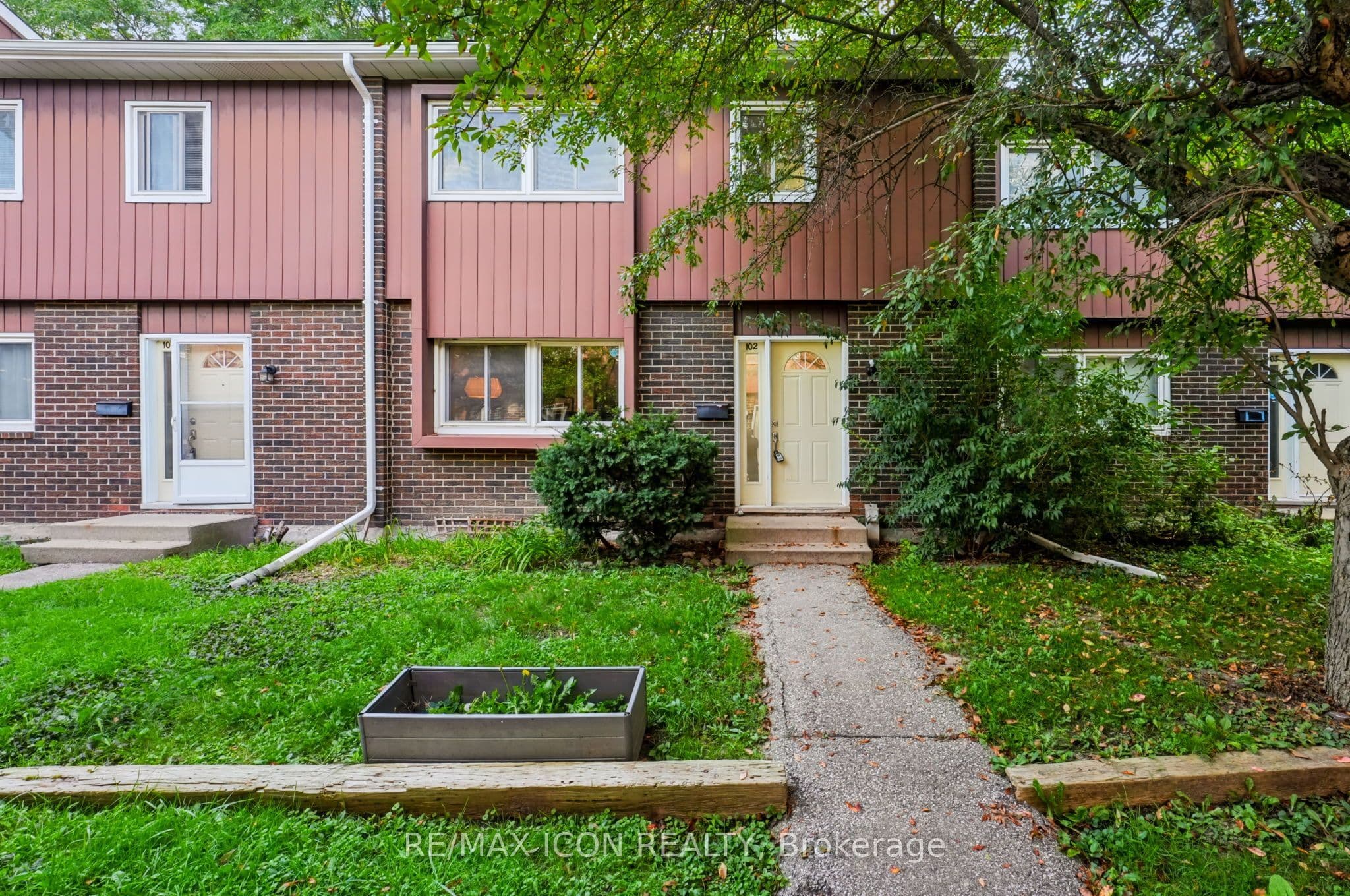 121 University Avenue E 102, Waterloo, ON N2J 4J1