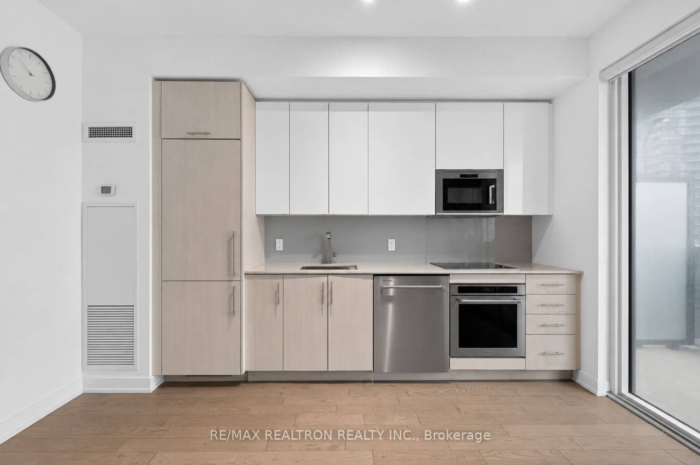 330 Richmond Street W 2203, Toronto, ON M5V 0M4