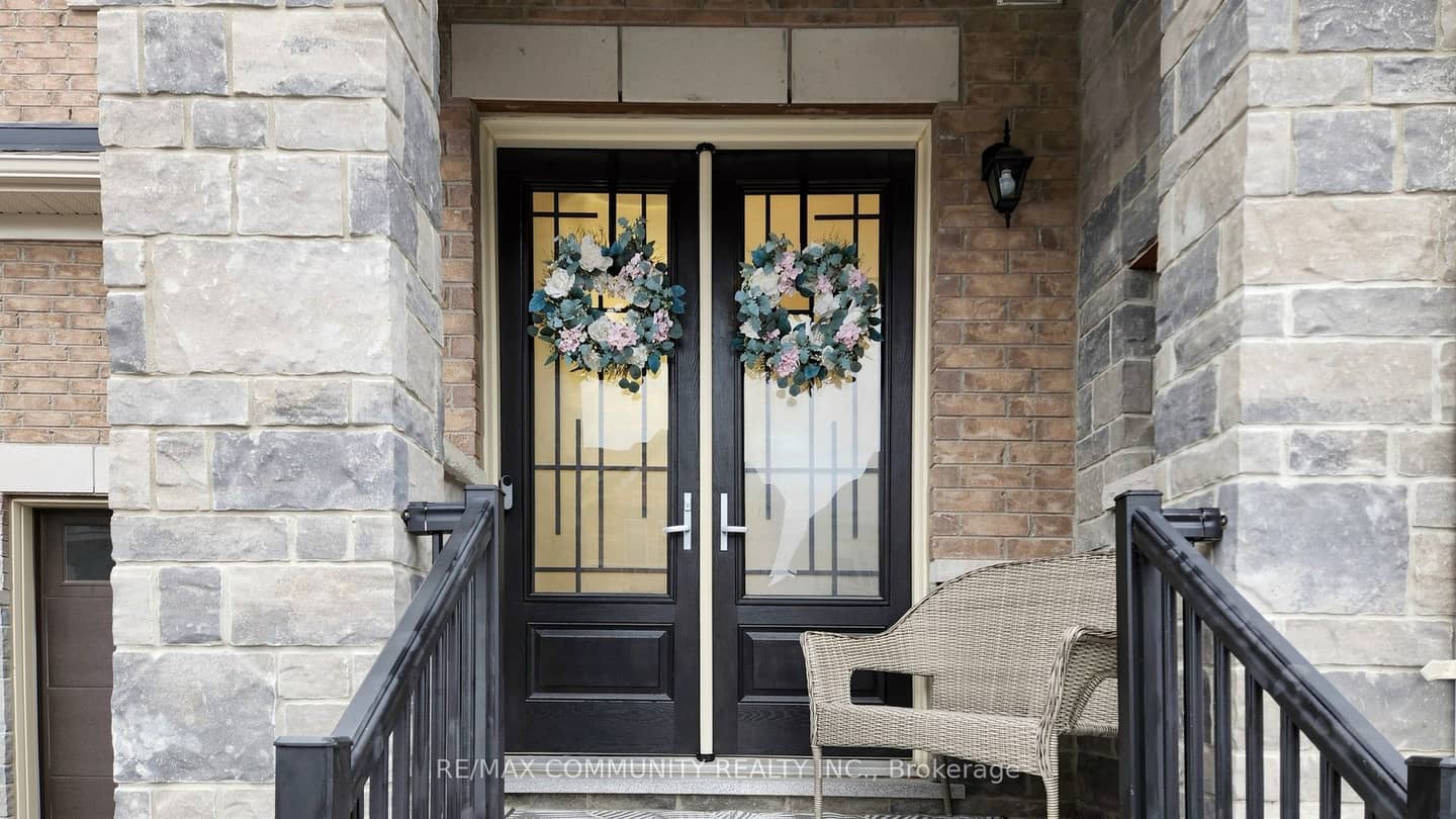 1034 Skyridge Boulevard, Pickering, ON L1X 0G5