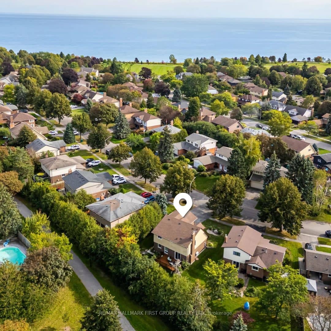 33 Anstead Crescent, Ajax, ON L1S 3X4