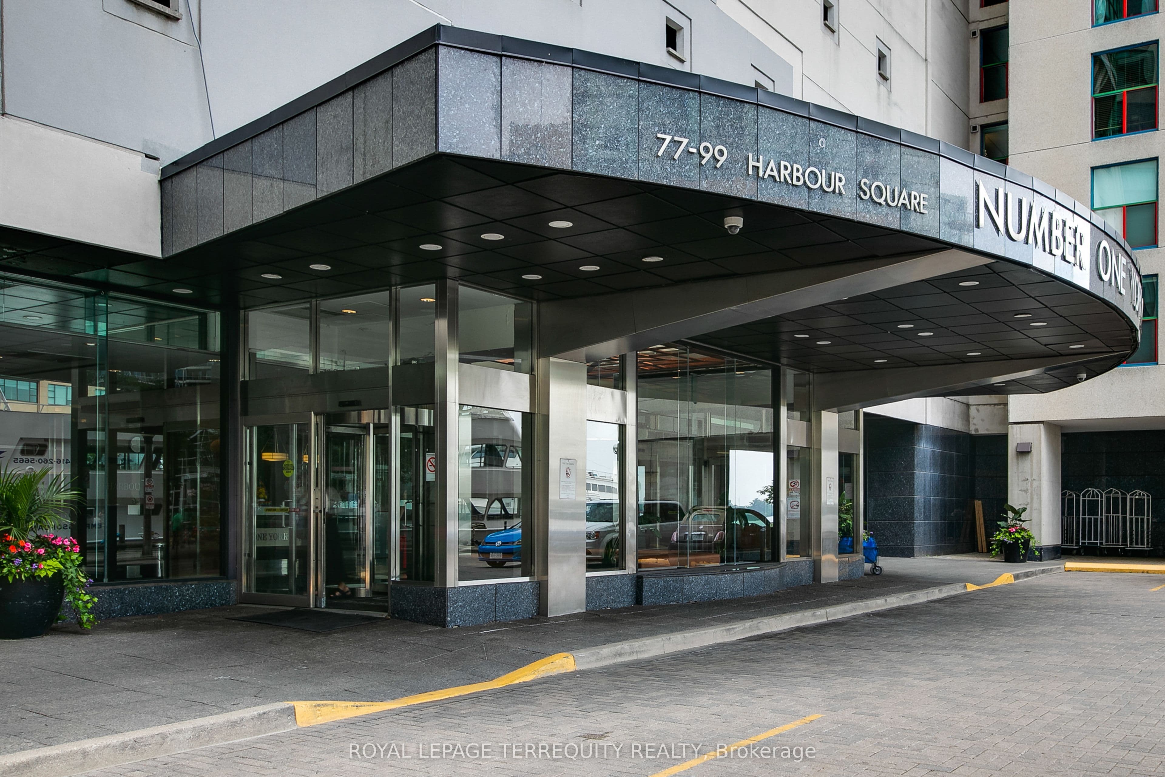 99 Harbour Square 1104, Toronto, ON M5J 2H2