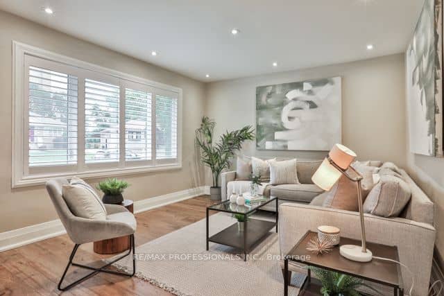 17 Loney Avenue, Toronto, ON M3L 1G4