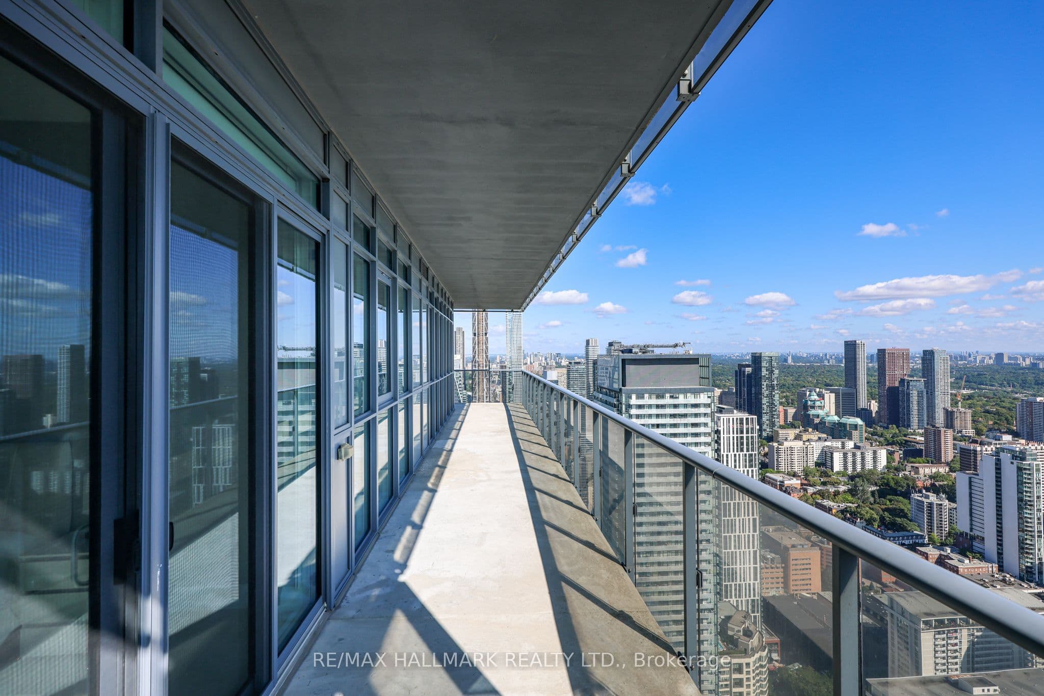 7 Grenville Street 6005, Toronto, ON M4Y 0E9