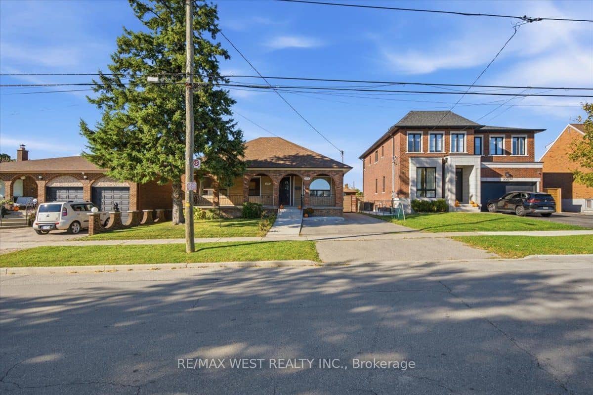 198 Rustic Road, Toronto, ON M6L 1W4