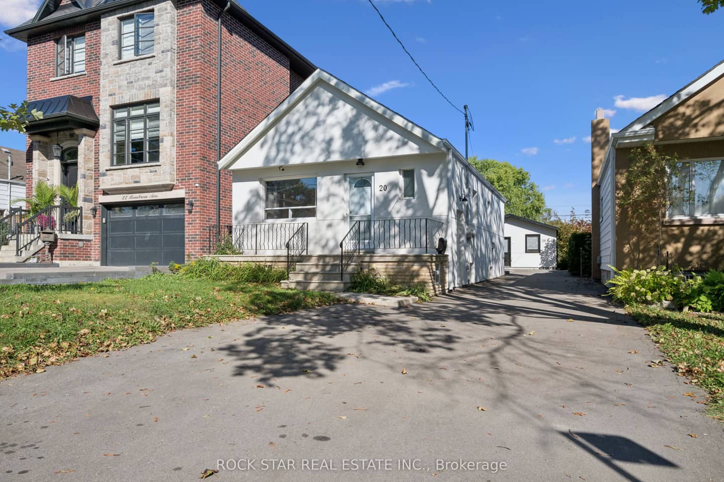 20 Braeburn Avenue, Toronto, ON M9P 2J3