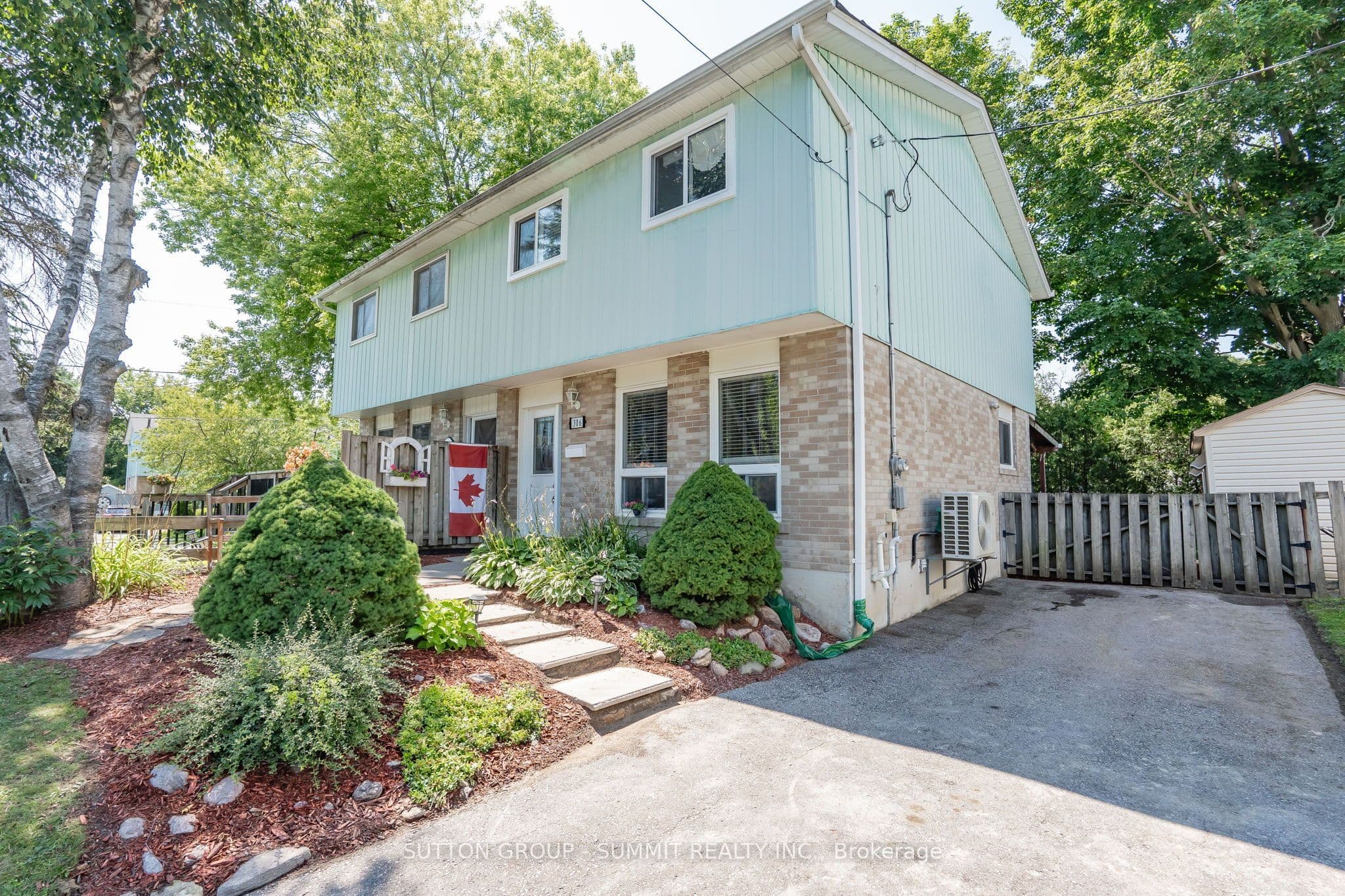 306 OAKWOOD Court, Newmarket, ON L3Y 3C8