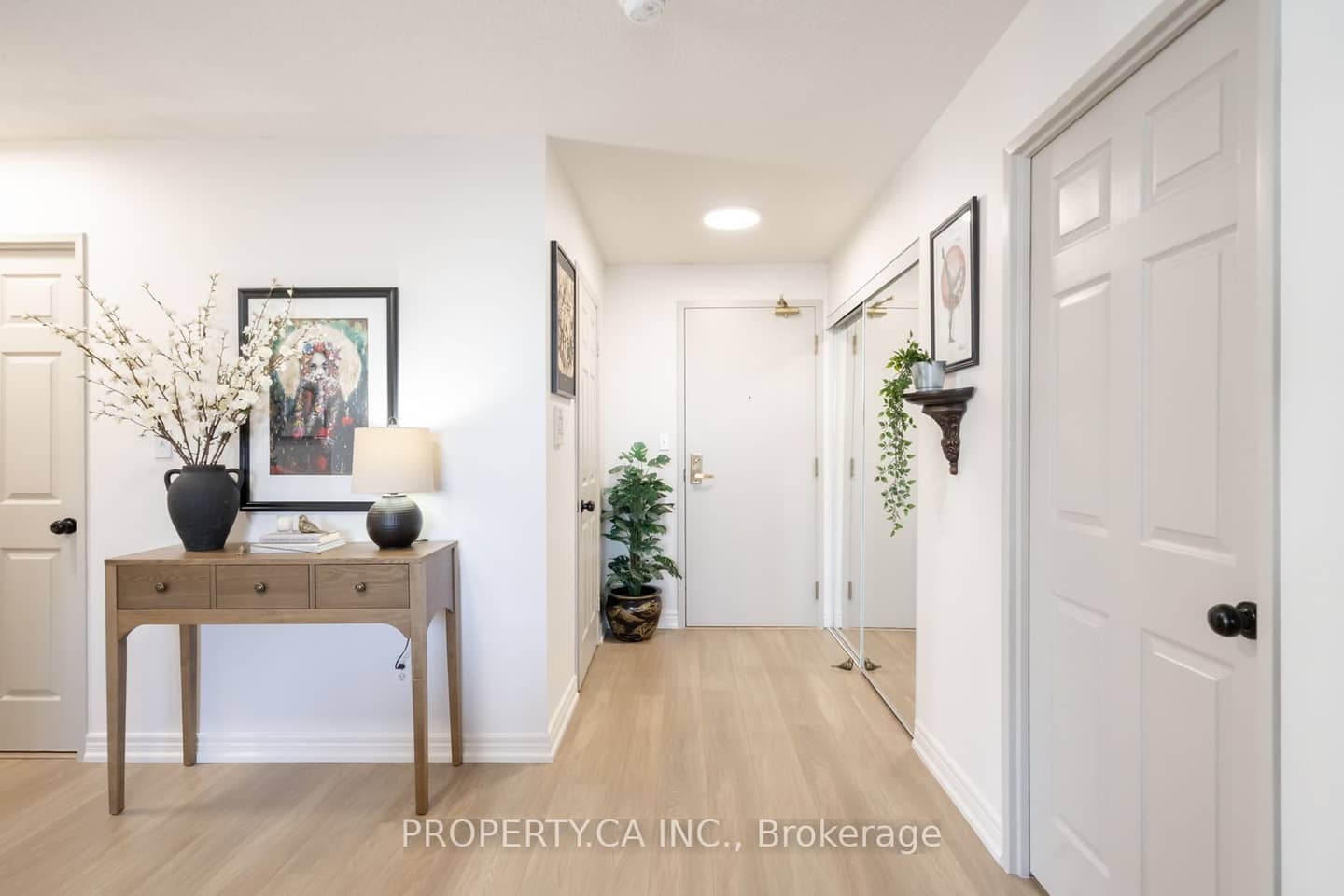 43 Eglinton Avenue E 1902, Toronto, ON M4P 1A2